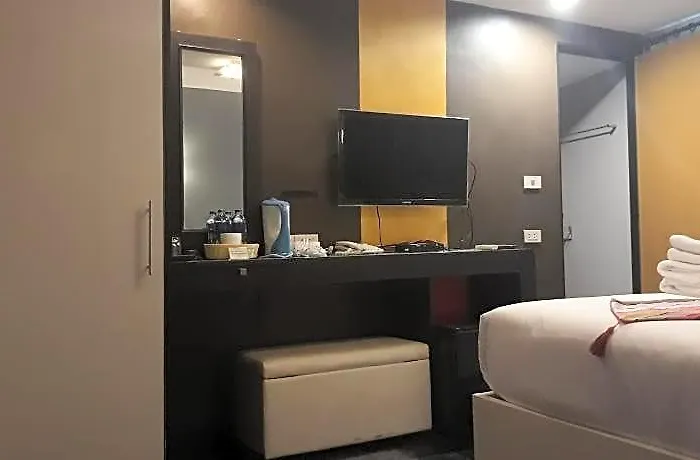 Hotel V30 Sukhumvit 3*