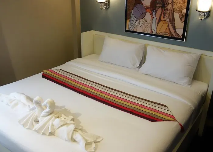V30 Sukhumvit Hotel 3*